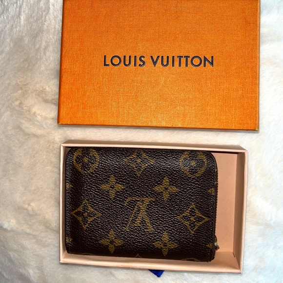 Louis Vuitton Monogram Zippy Wallet - Picture 1 of 9
